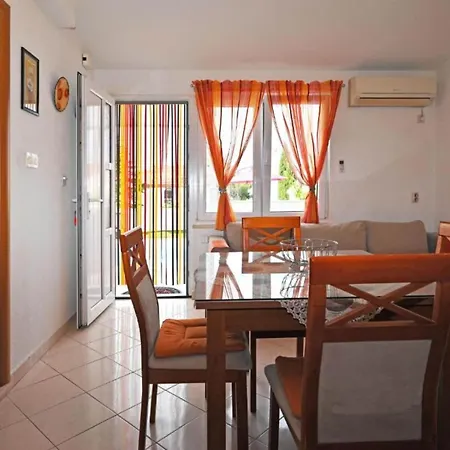 Mihovilovi - One Bedroom With Terrace And Pool View * Трогір