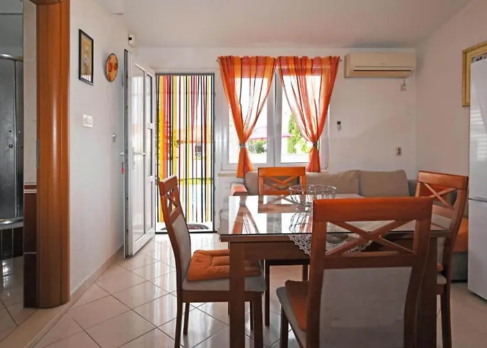 Mihovilovi - One Bedroom With Terrace And Pool View * Trogir