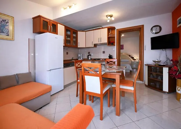 Apartman Mihovilovi - One Bedroom With Terrace And Pool View *