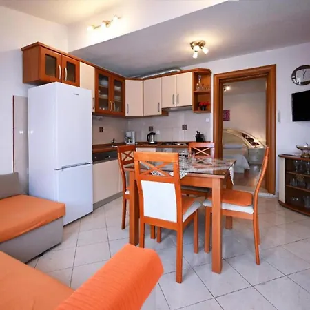 Apartment Mihovilovi - One Bedroom With Terrace And Pool View *