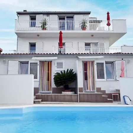 Apartment Mihovilovi - One Bedroom With Terrace And Pool View *